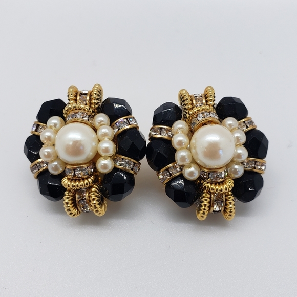 Jewelry - Vintage Clip on Earrings